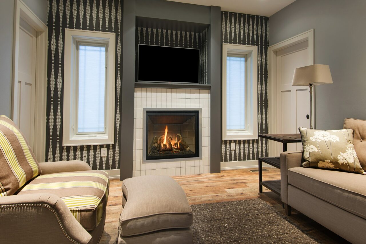 Bayport 36 w/ Traditional Logs, Masonry Brick & Full Rectangle Nickel Screen Front