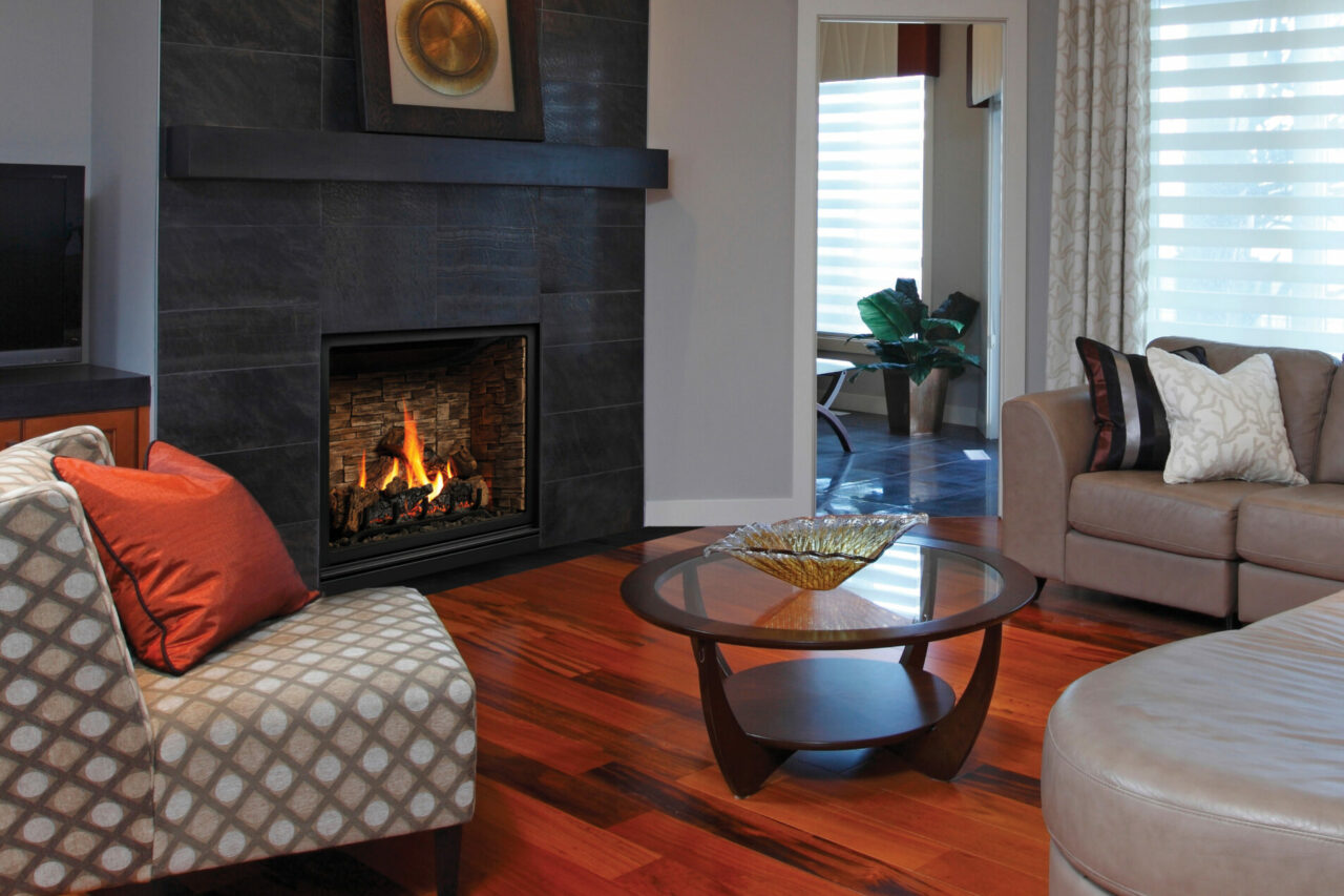 Marquis Bentley 39 w/ Oak Logs (F3) & Stacked Brick Liner